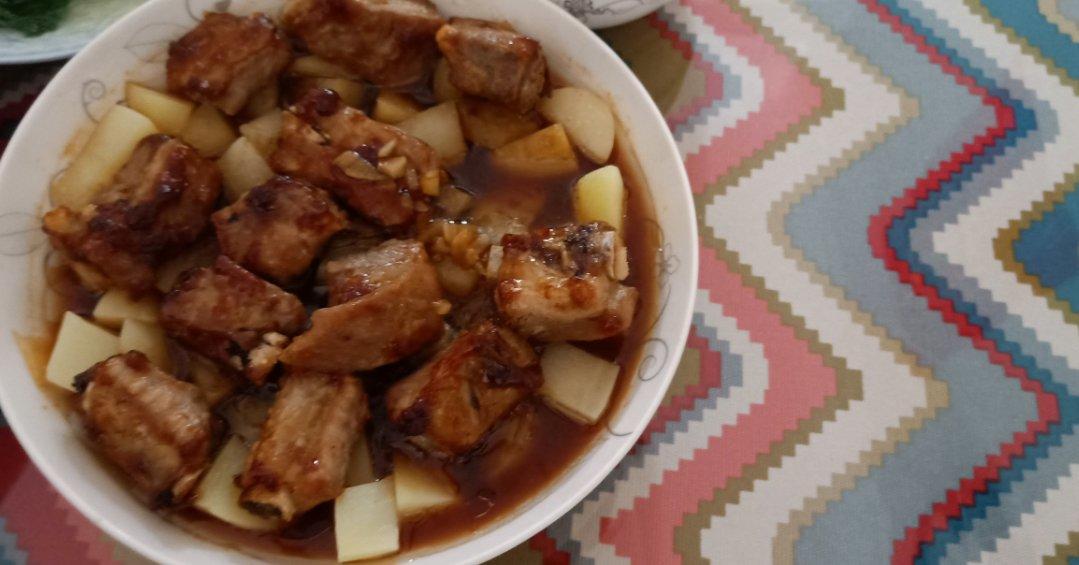 香酥排骨蒸土豆