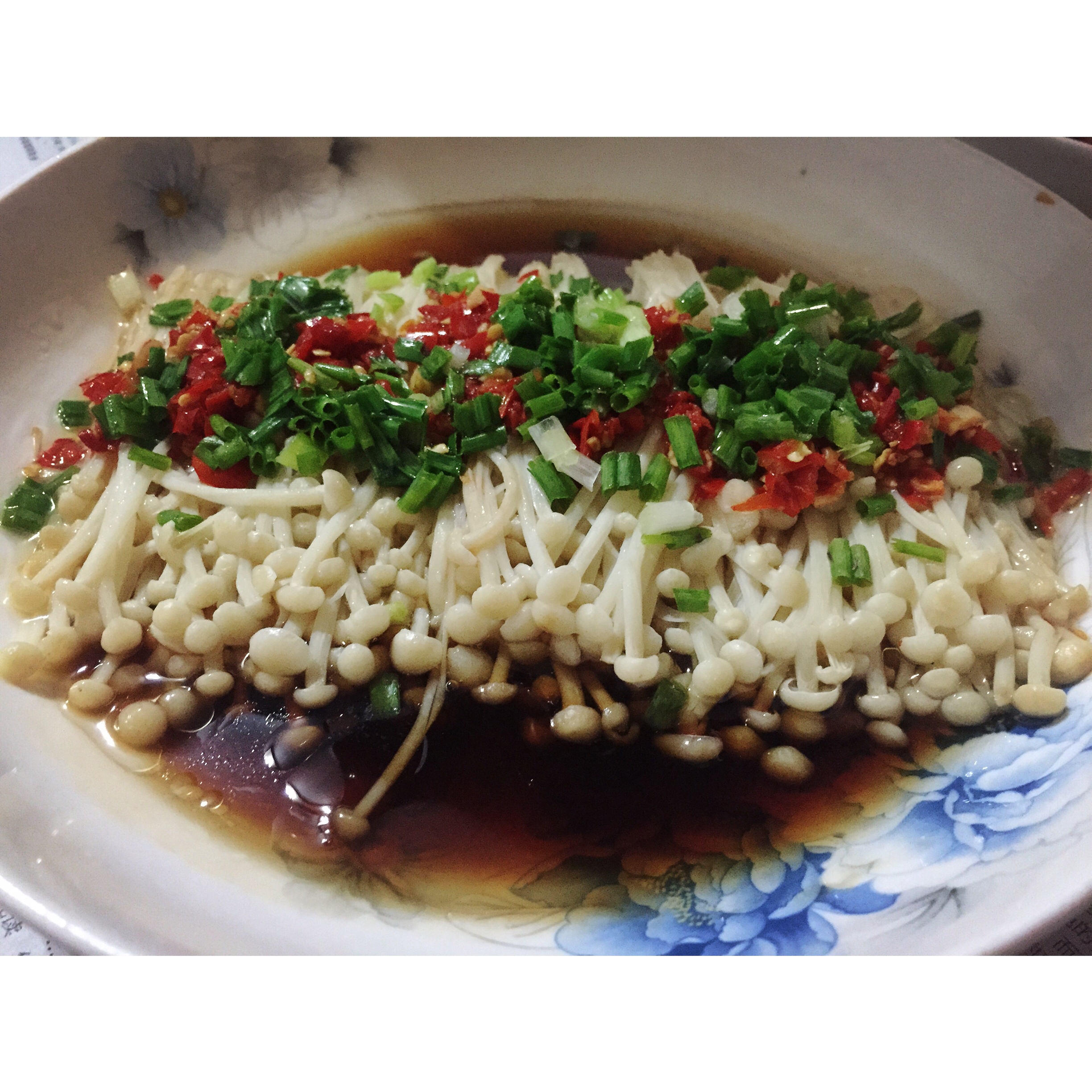 葱油金针菇——10分钟快手菜，你绝对不能错过的美味~
