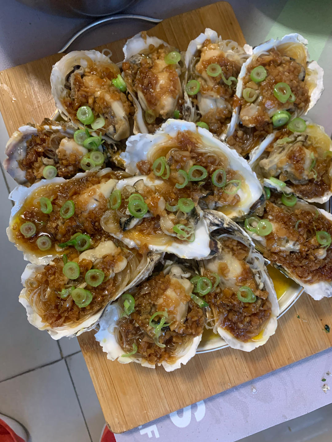 蒜蓉烤生蚝（万能好吃的蒜蓉辣椒酱）