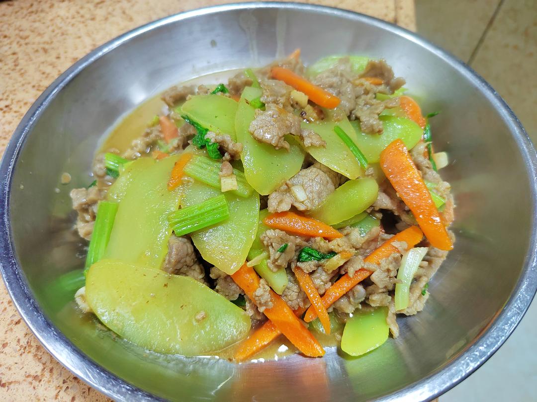 厨房小白也能搞定的牛肉炒莴笋