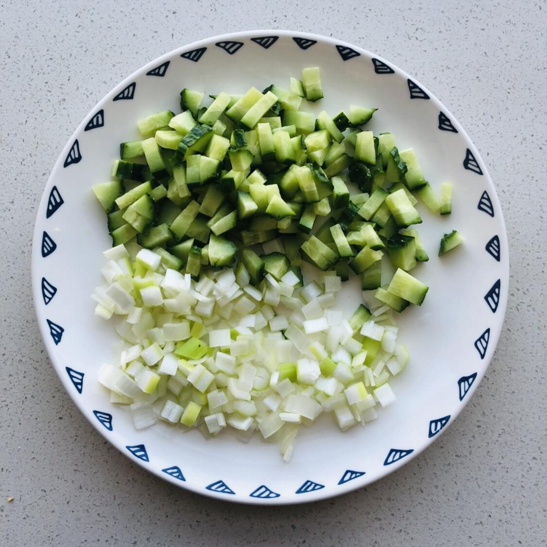 什锦蛋炒饭（佛系炒饭）的做法 步骤1