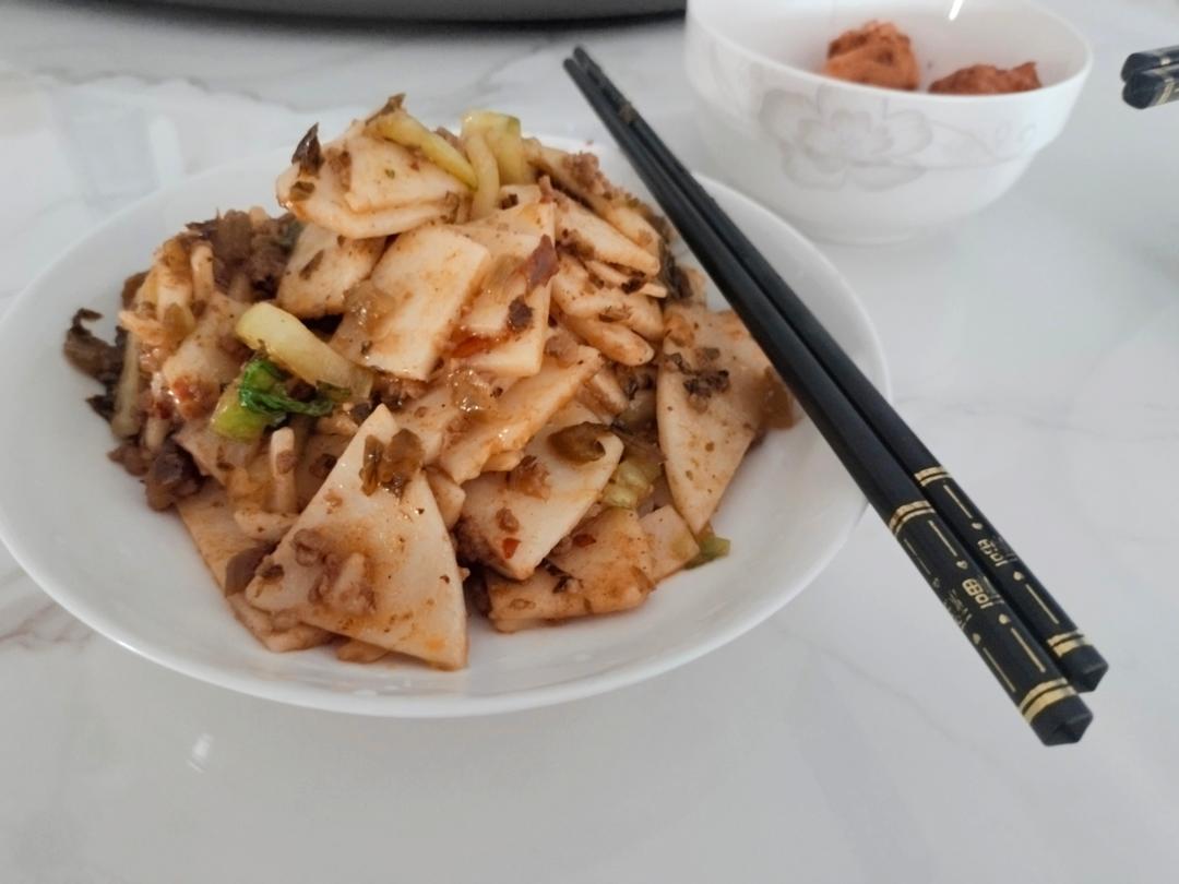云南酸菜炒饵块