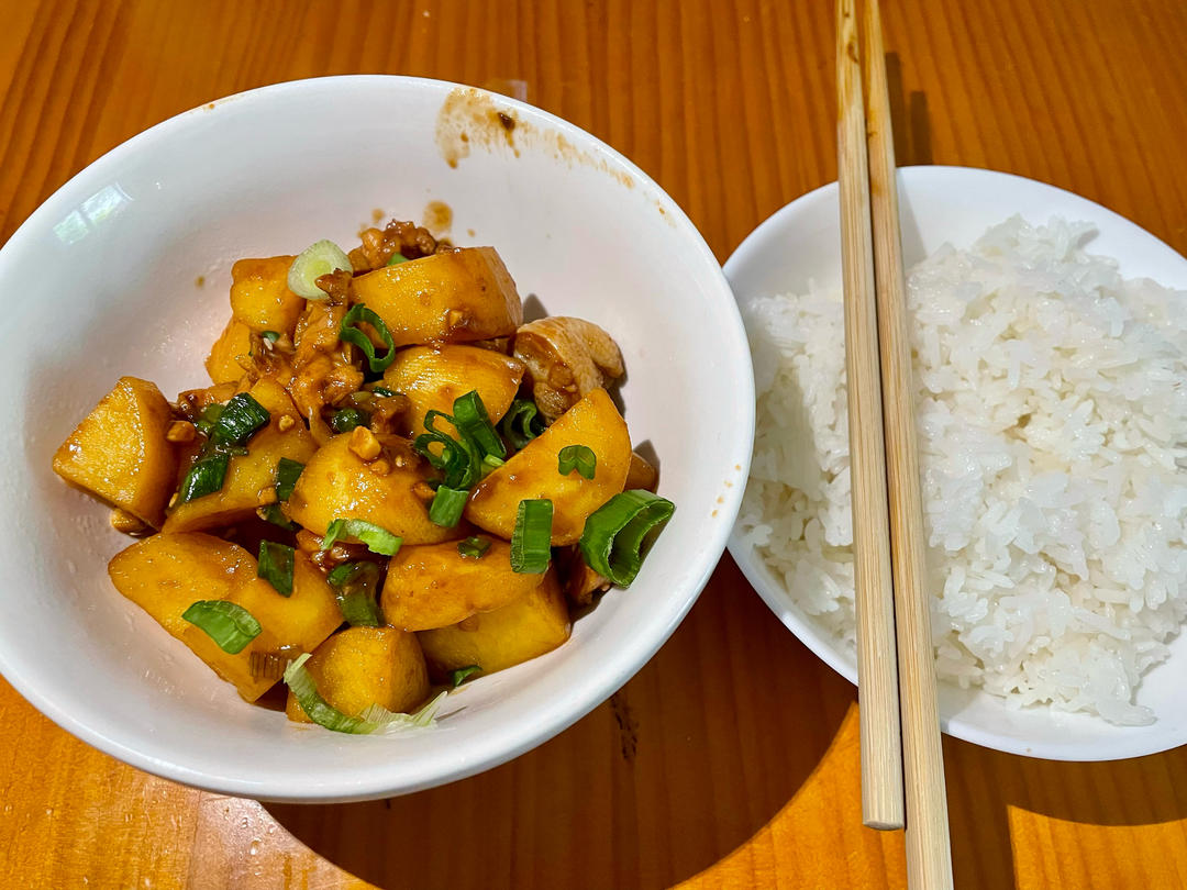 鸡腿炖土豆 上桌秒空盘 汤都喝干了！