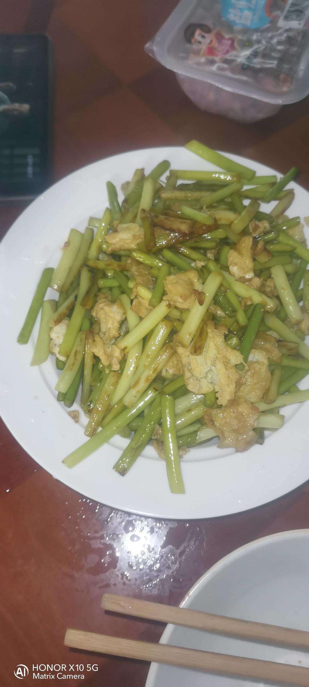 两分钟做好蒜苔炒鸡蛋