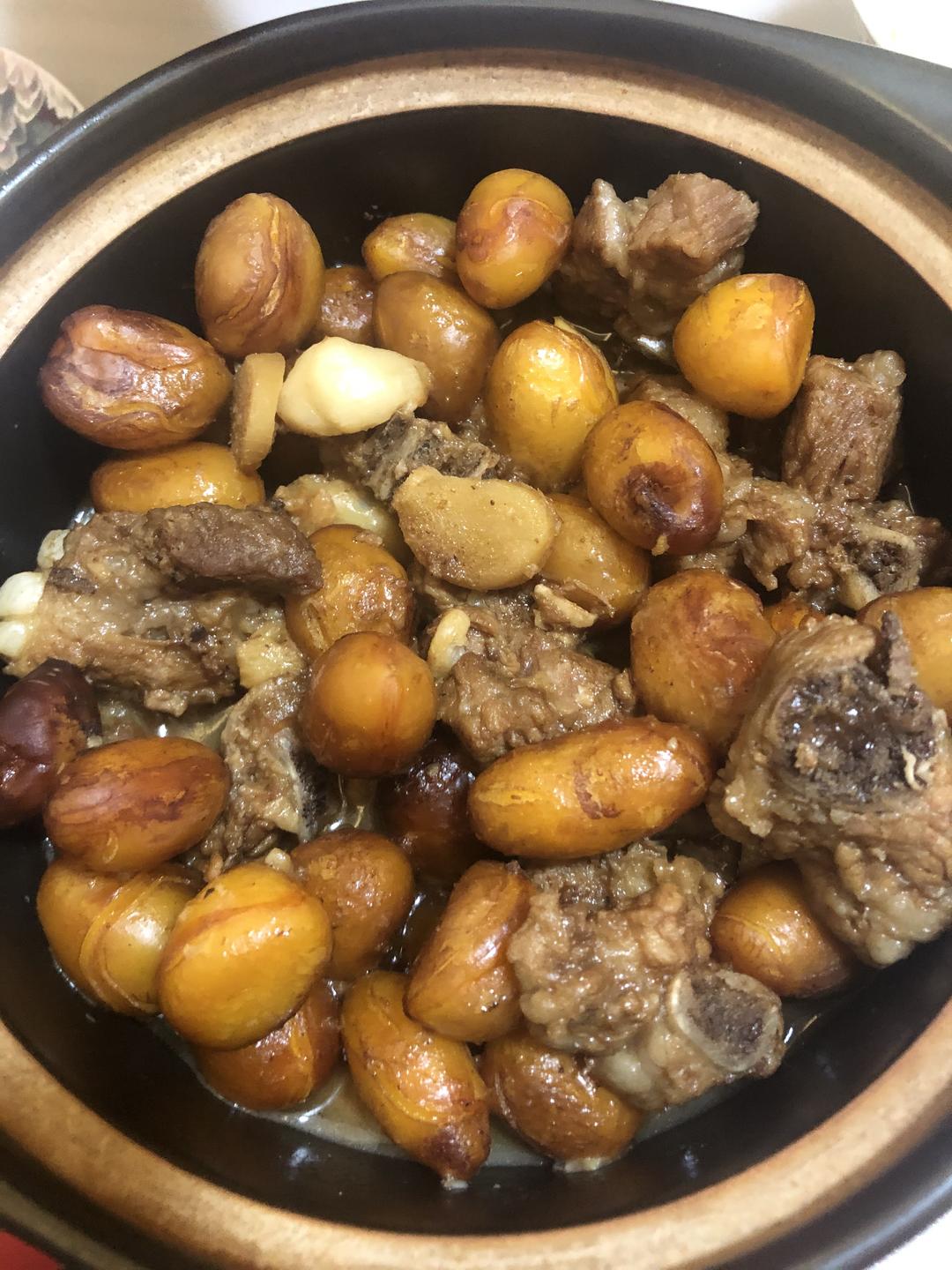 凤眼果焖排骨的做法