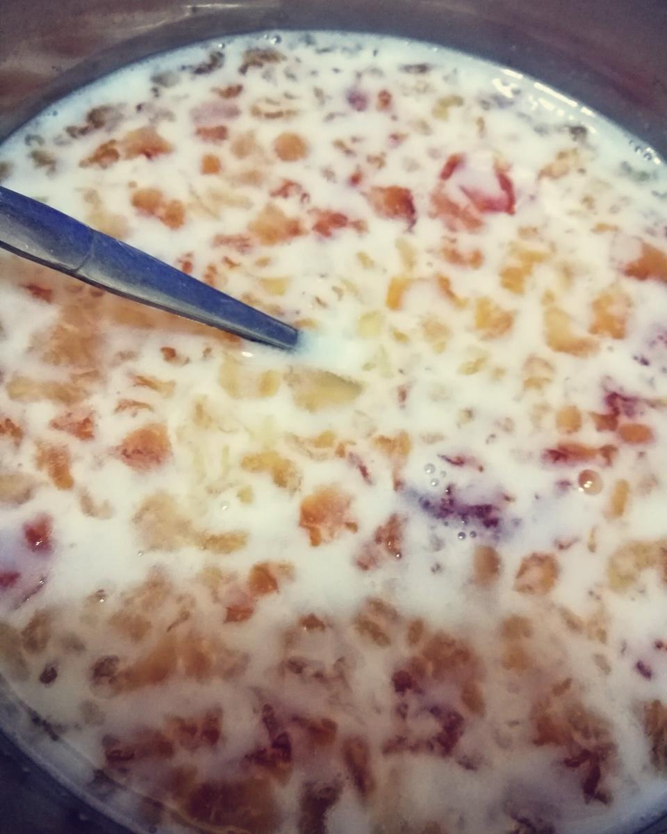 牛奶炖桃胶