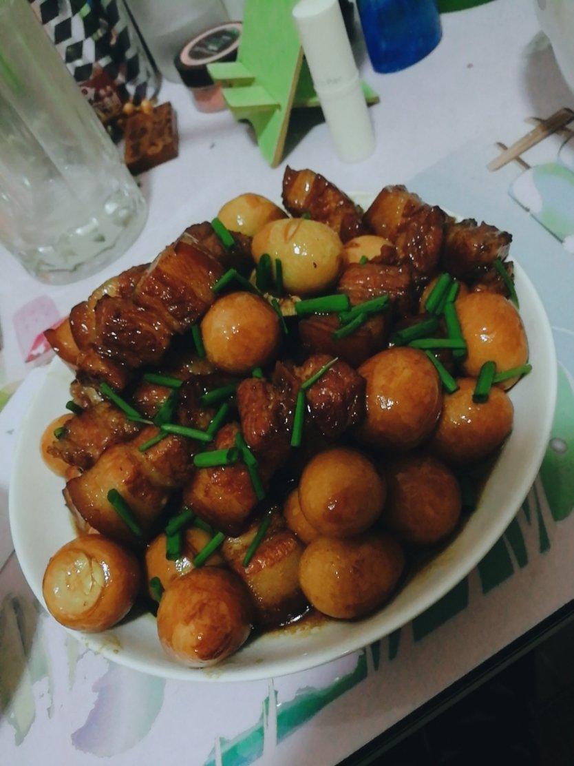 加了鹌鹑蛋后，这盘红烧肉，美味的逆天啦——鹌鹑蛋烧肉（孔瑶食谱）
