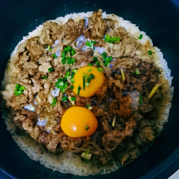【电饭煲窝蛋牛肉饭】