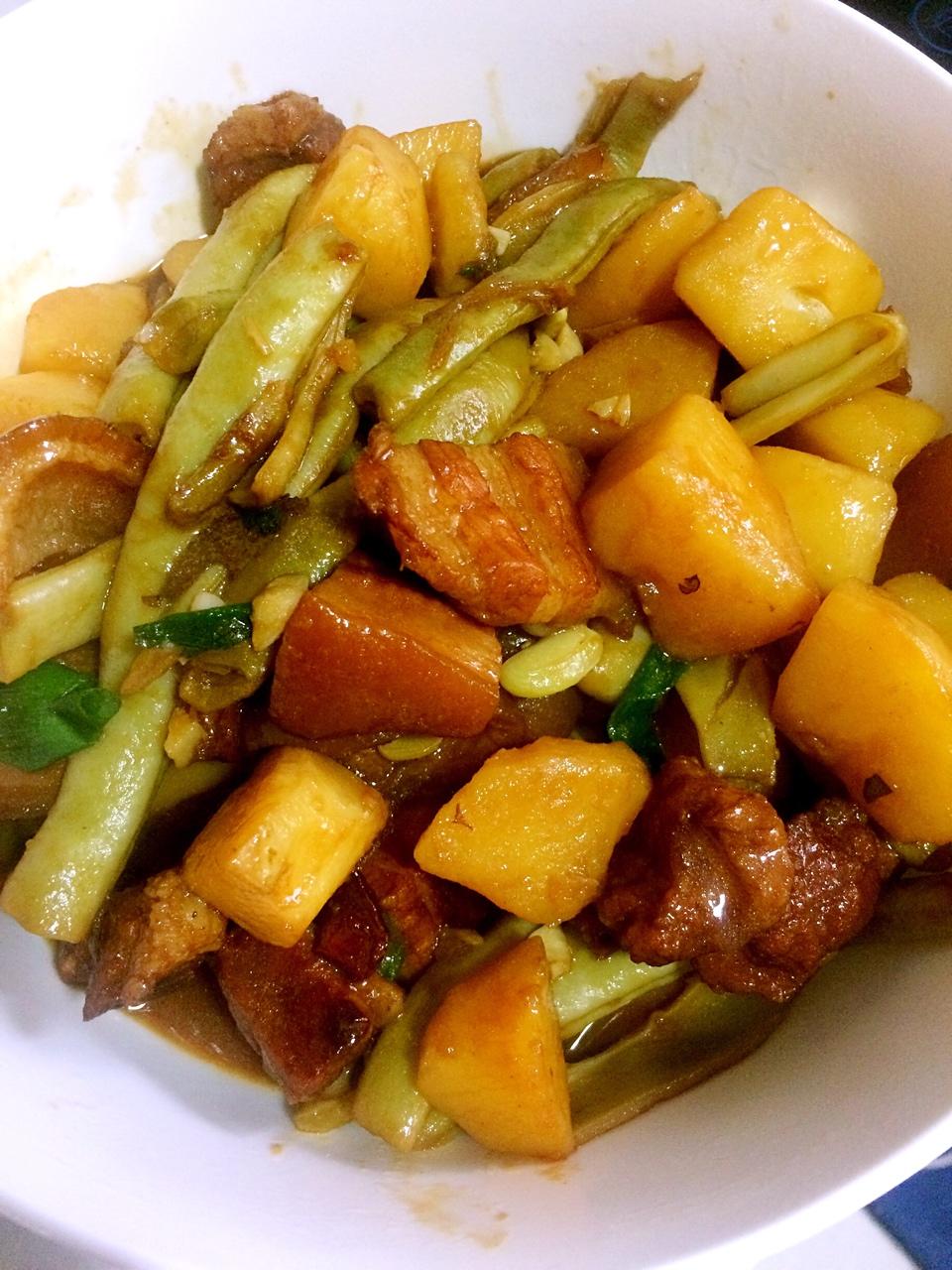 仰望星空做的红烧肉炖豆角