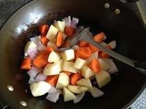 胡萝卜土豆烧牛腩的做法 步骤18