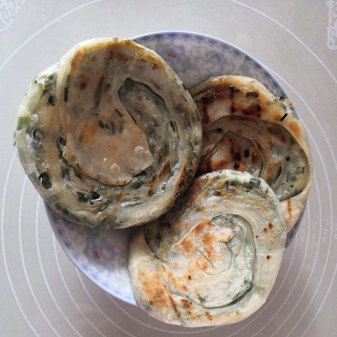 家常葱油饼 柔软多层 凉了也不硬 附细节视频详解