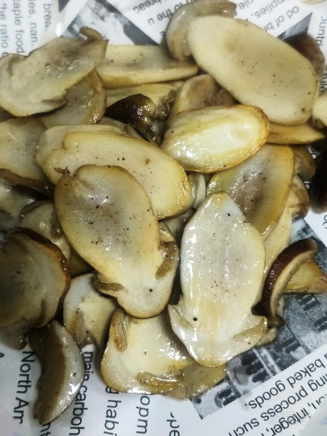 黄油煎松茸（附新鲜松茸的清洗和保存方法）