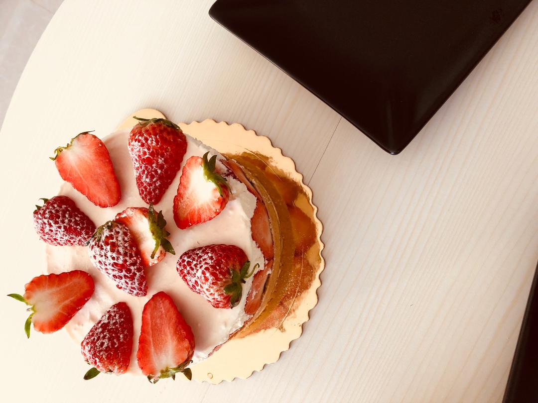 奥利奥草莓酸奶慕斯蛋糕（6寸）