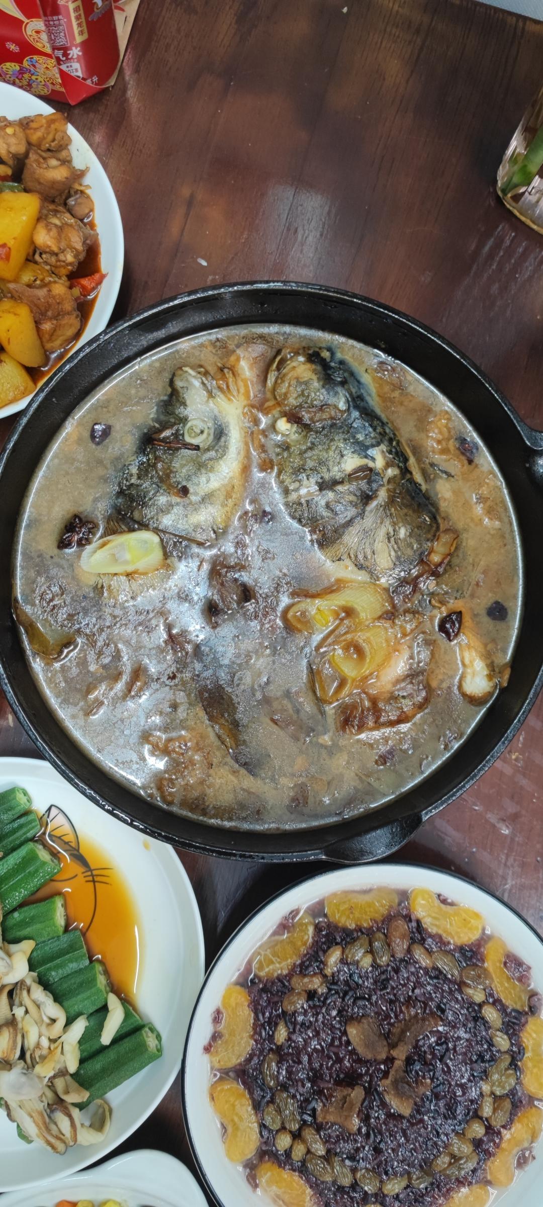 连菜带主食一锅端-鱼头泡饼