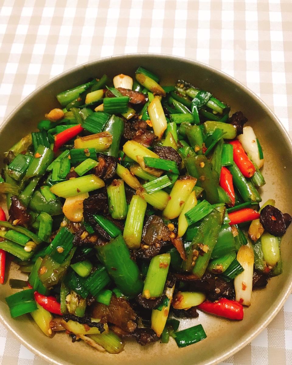 大蒜炒腊肉