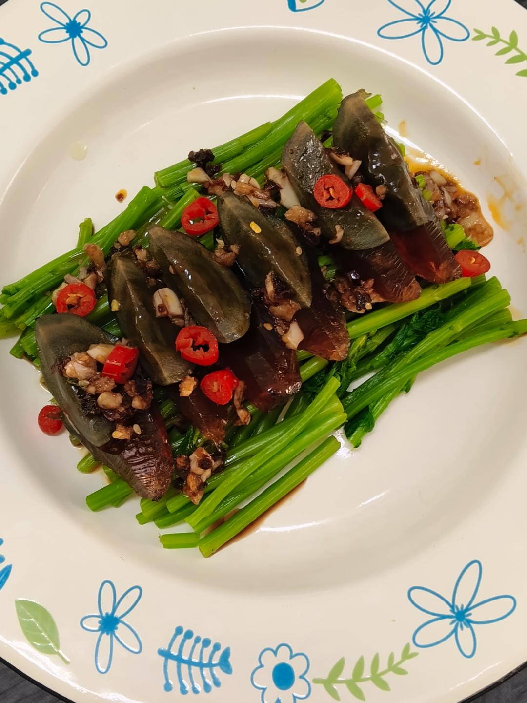 好吃下饭又简单的秋葵拌皮蛋