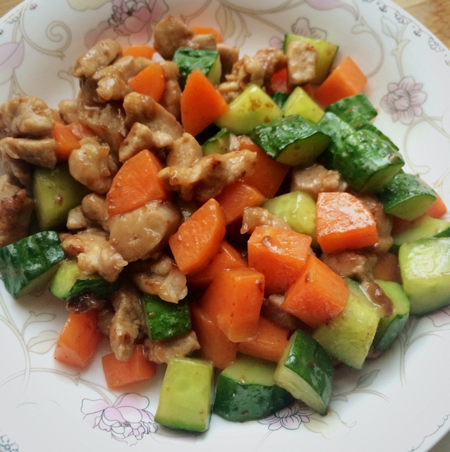 胡萝卜青瓜炒肉