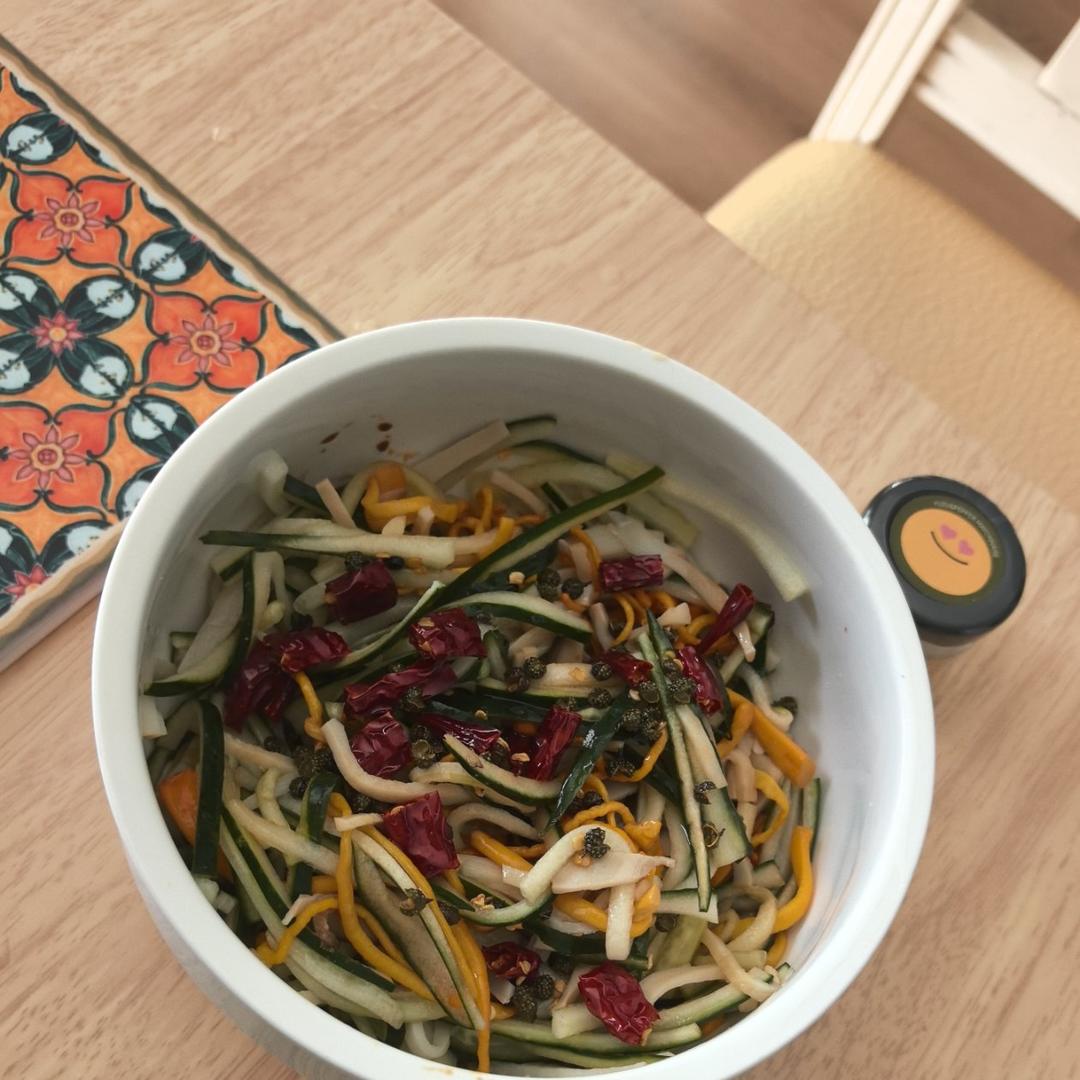 椒香杏鲍菇虫草花拌黄瓜（快手菜/凉拌菜）