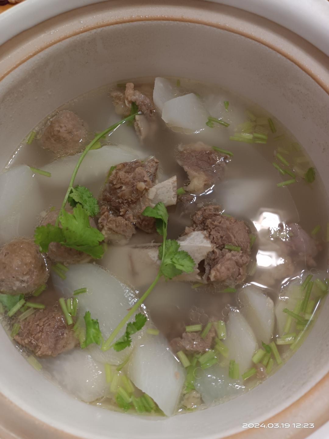 清炖牛排骨萝卜汤