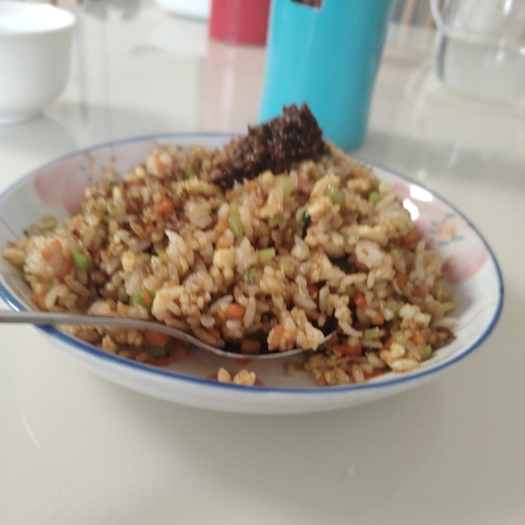 邻居抢着来我家吃土豆香肠炒饭，原来这么香！