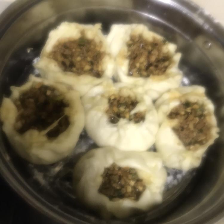 酱肉包升级版（加了点木耳和芹菜 好吃惨了）