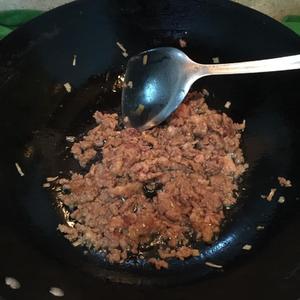 肉末炒豌豆的做法 步骤4