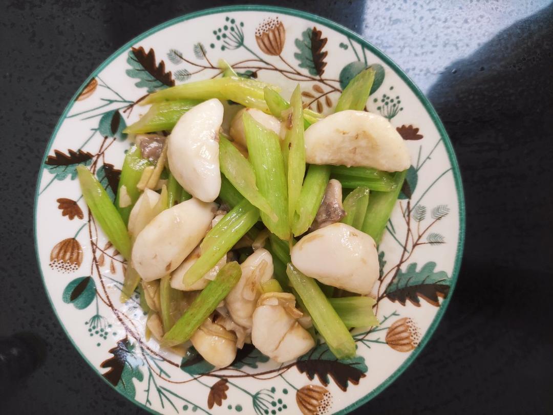 西芹炒菱角