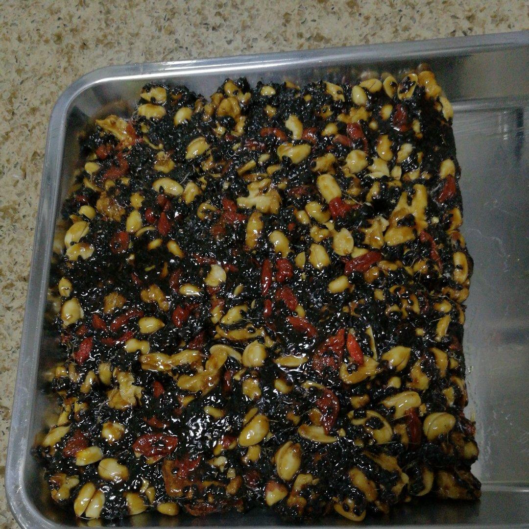 红枣核桃黑芝麻糕
