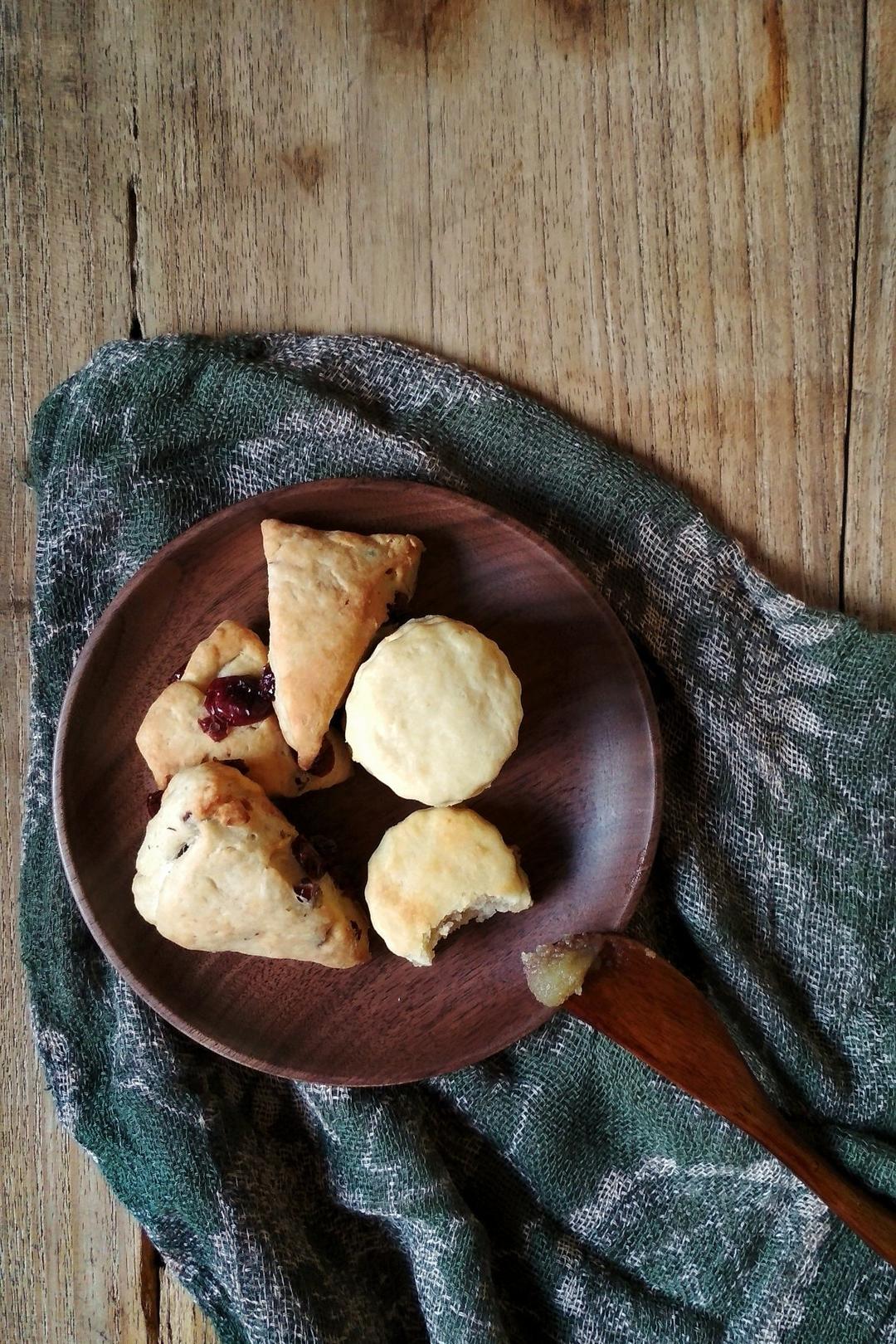 朴素的椰子油咸司康<Coconut Oil Biscuits>
