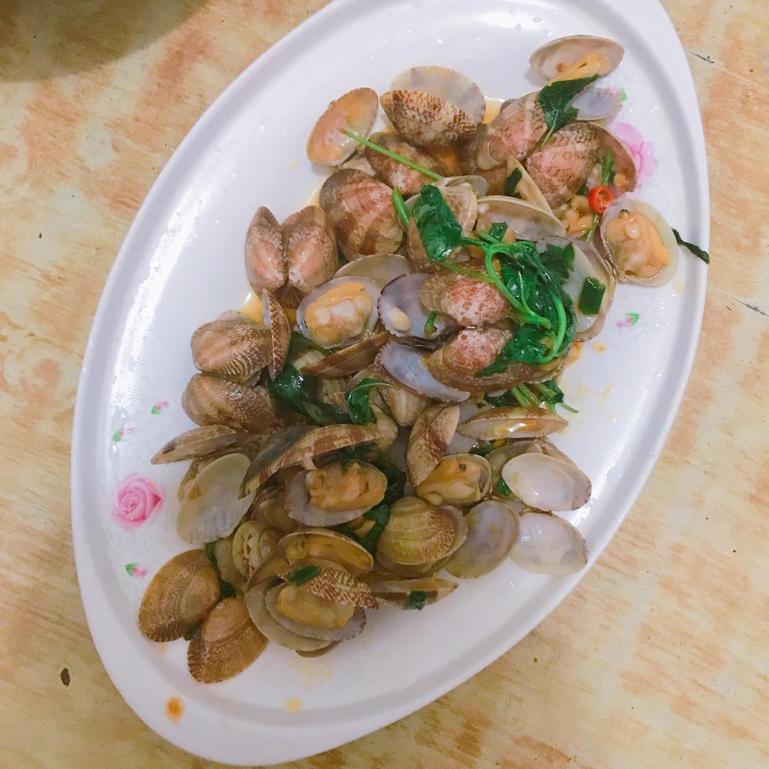蒜香炒花甲