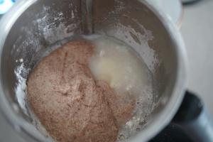 高水量全麦小餐包 小美7分钟揉面的做法 步骤2