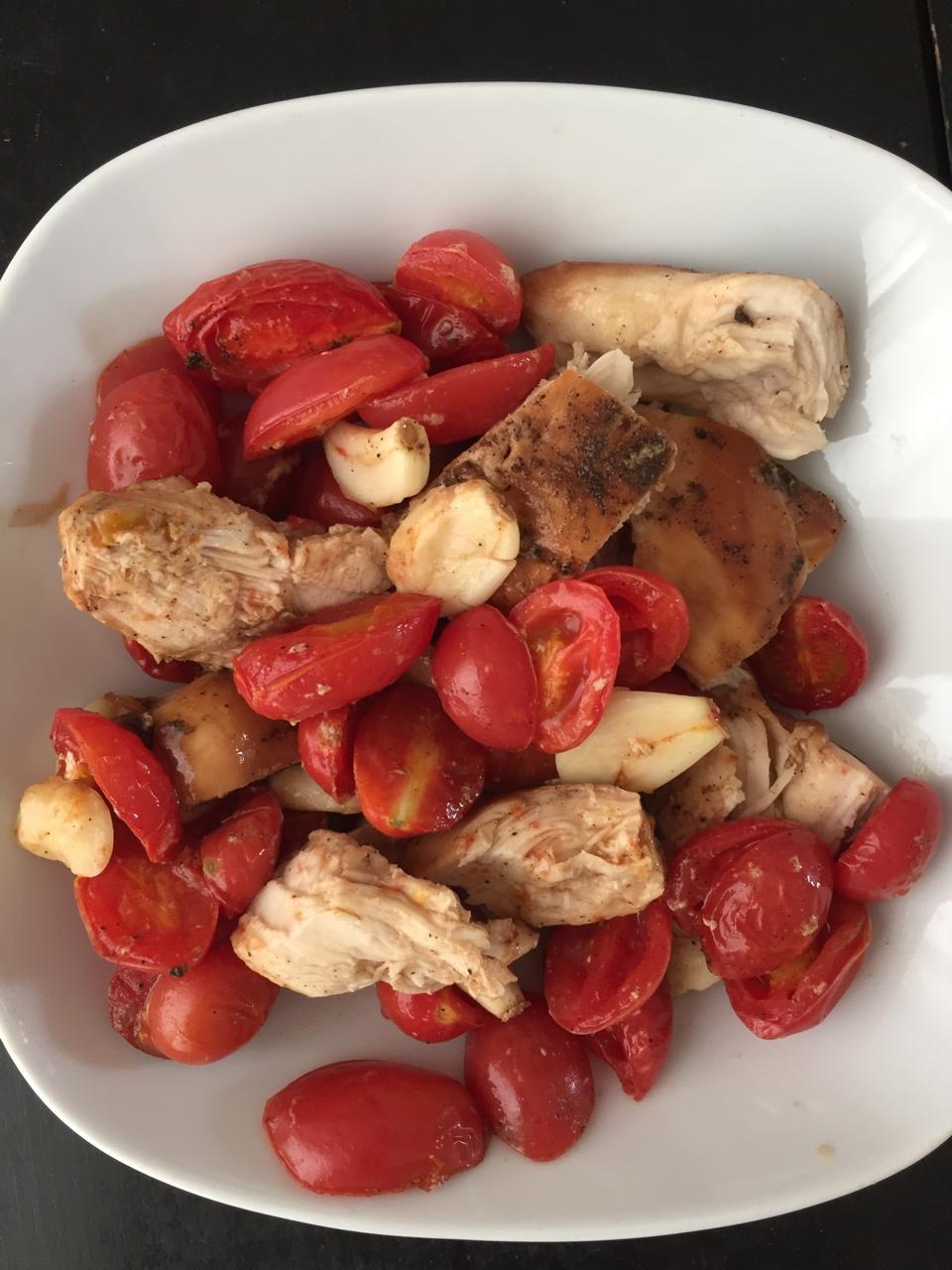 番茄蒜香烤鸡胸肉