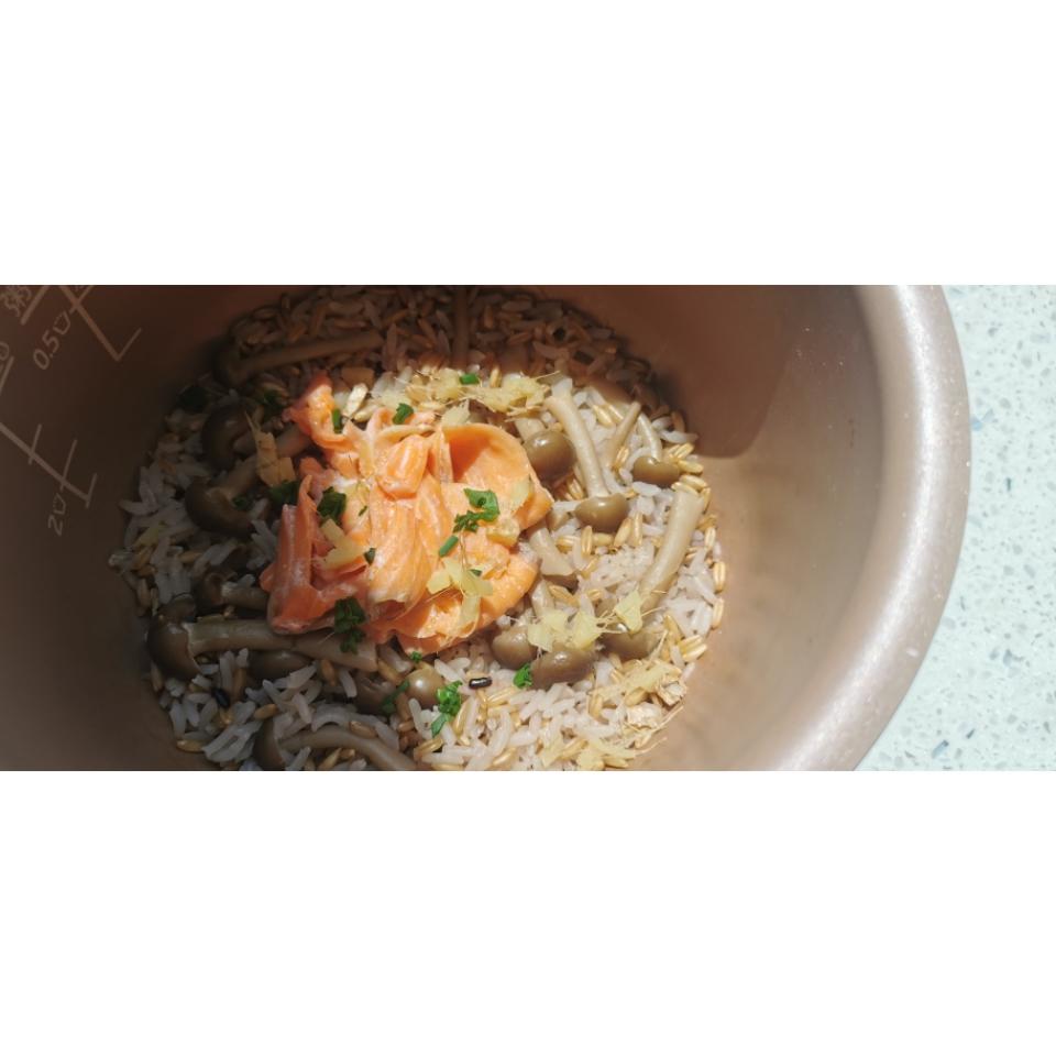 三文鱼炊饭（鮭の炊き込みご飯 ）