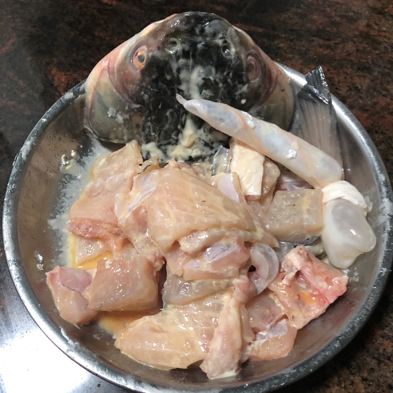 家常版一鱼两吃「松子鱼」+「椒盐鱼骨」的做法 步骤2
