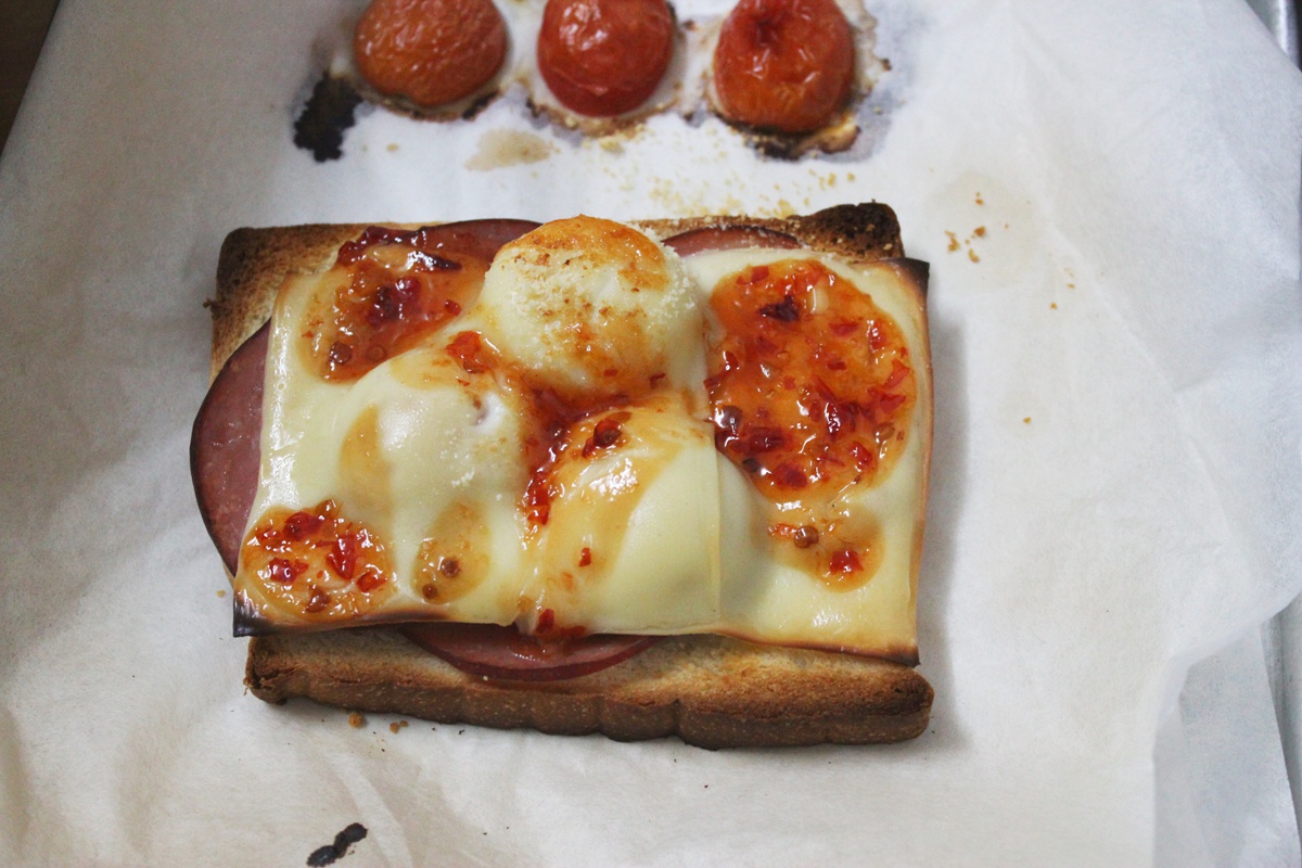 花的懒人料理之鯷鱼风味鲑鱼披萨吐司