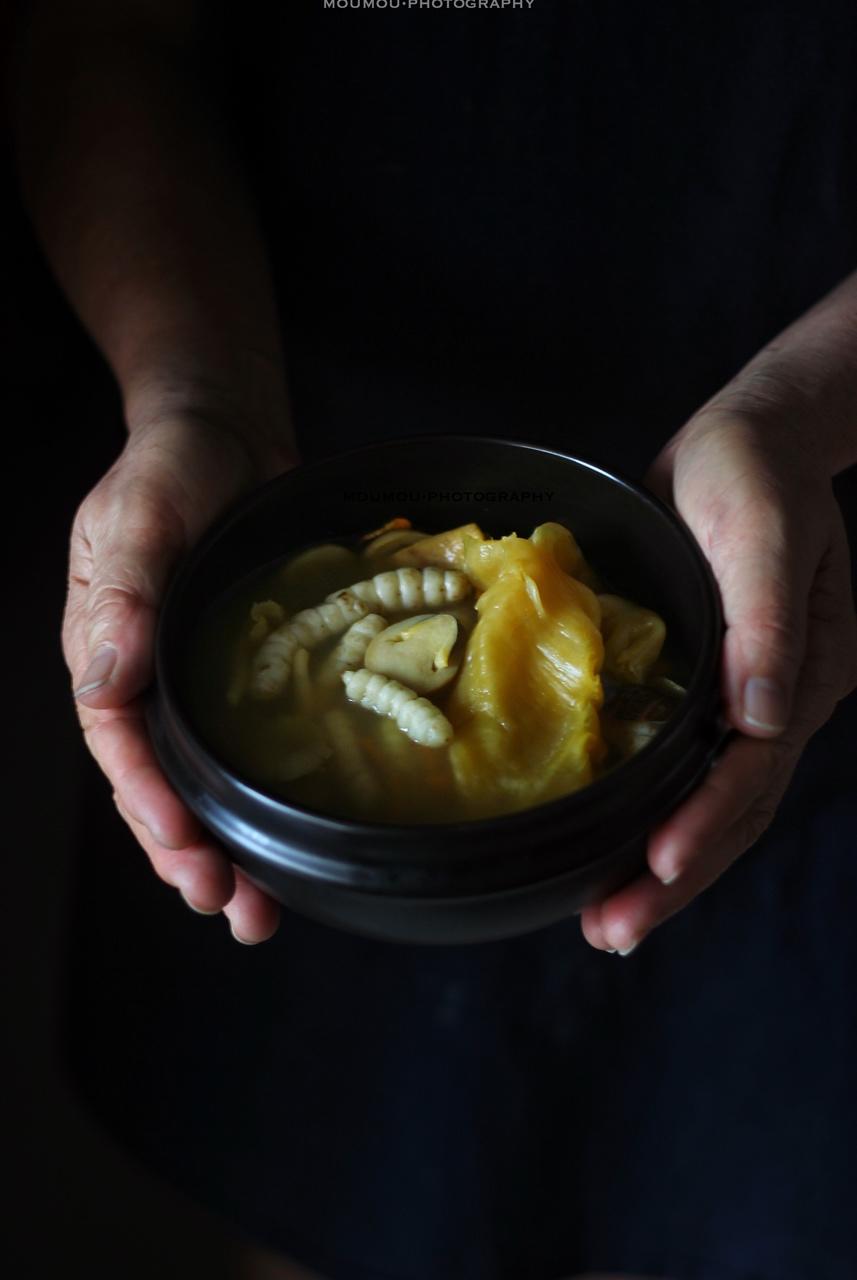 杂菌地蚕花胶汤