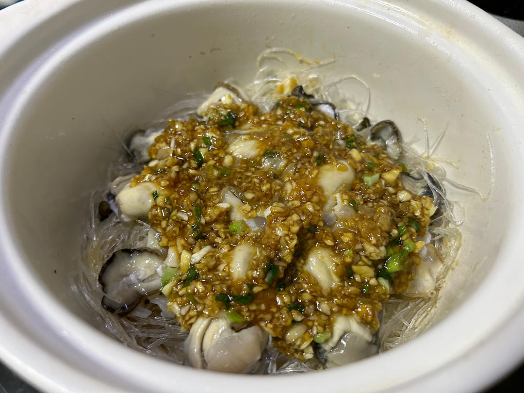 隔壁邻居闻到都馋哭了的生蚝粉丝煲