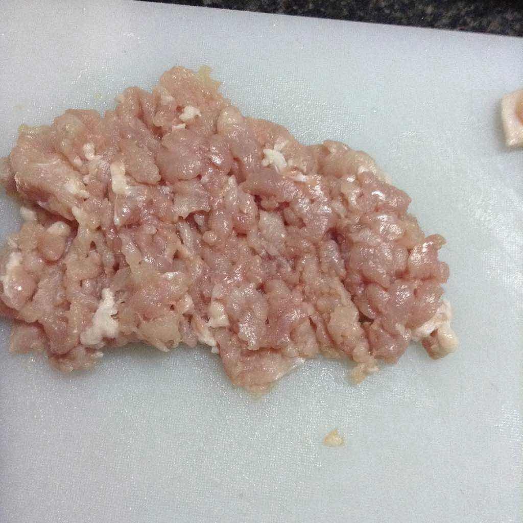 香菇鲜虾猪肉饺的做法 步骤1