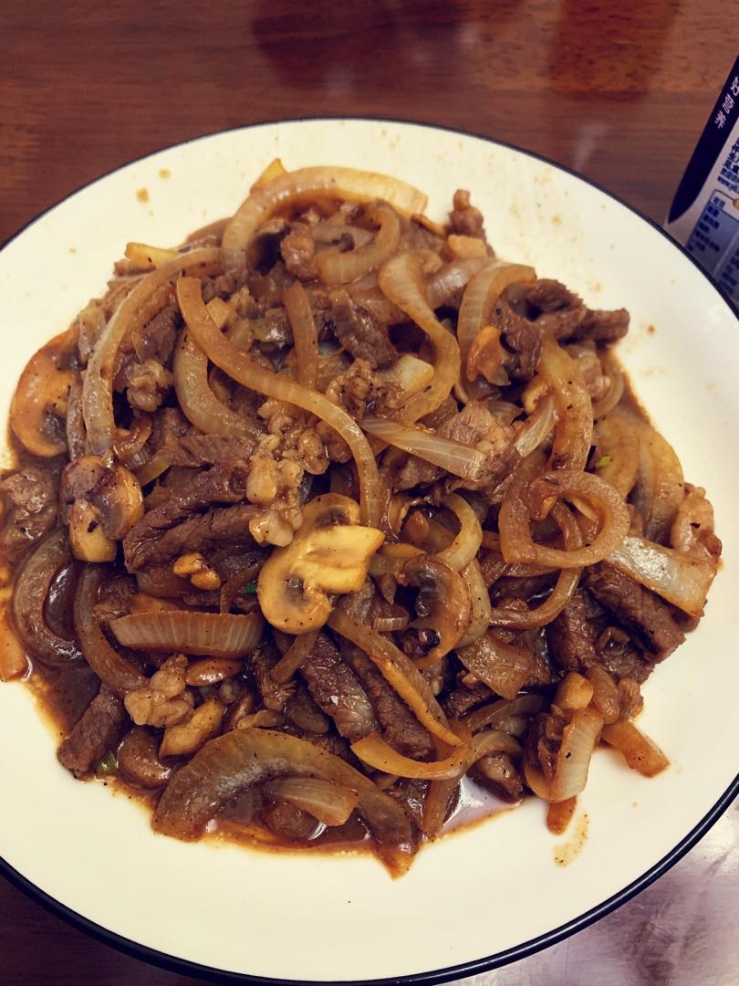 孜然牛肉（👈孜然肉片向左，吉野家向右👉）