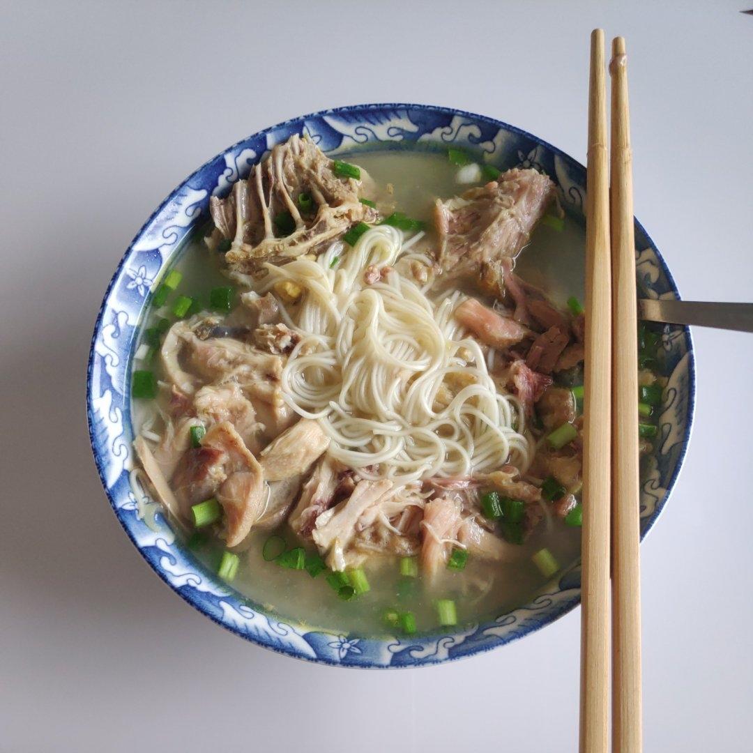 香菇鸡肉面（无技巧十五分钟做好！）