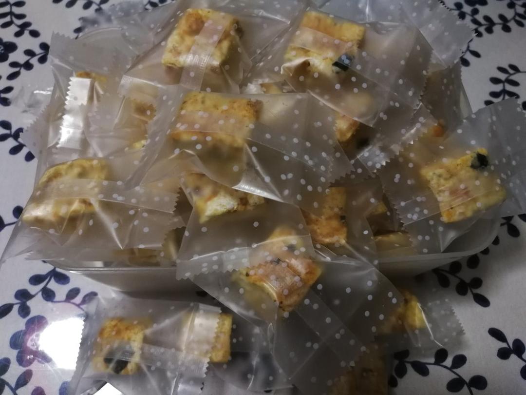 咸蛋黄肉松雪花酥