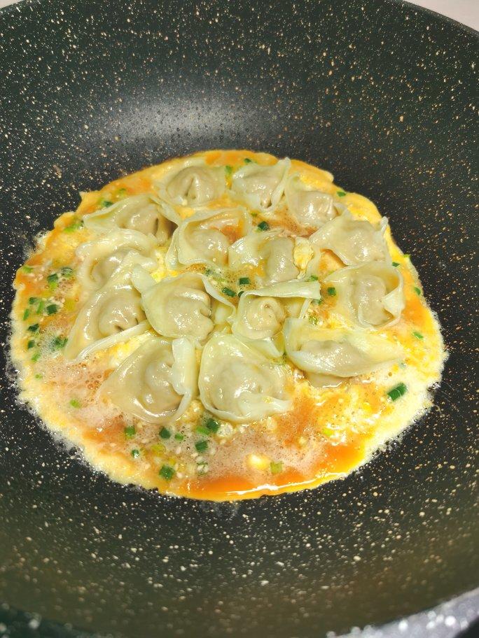 香喷喷的抱蛋馄饨（煎饺）