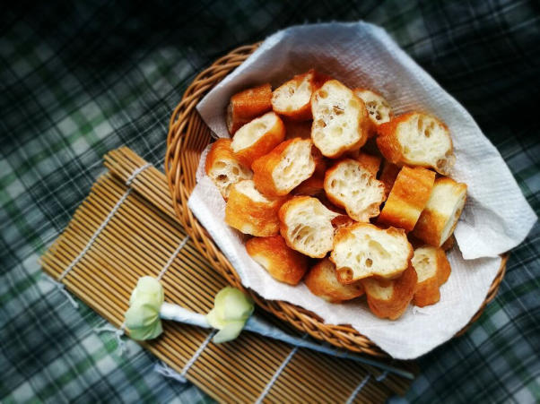 我的天啊，油条还可以这样吃！• 圆满素食（附放心油条做法）的做法 步骤2