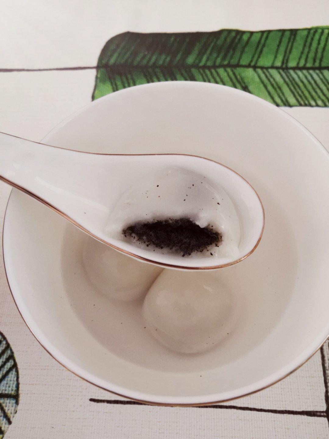 花生黑芝麻汤圆