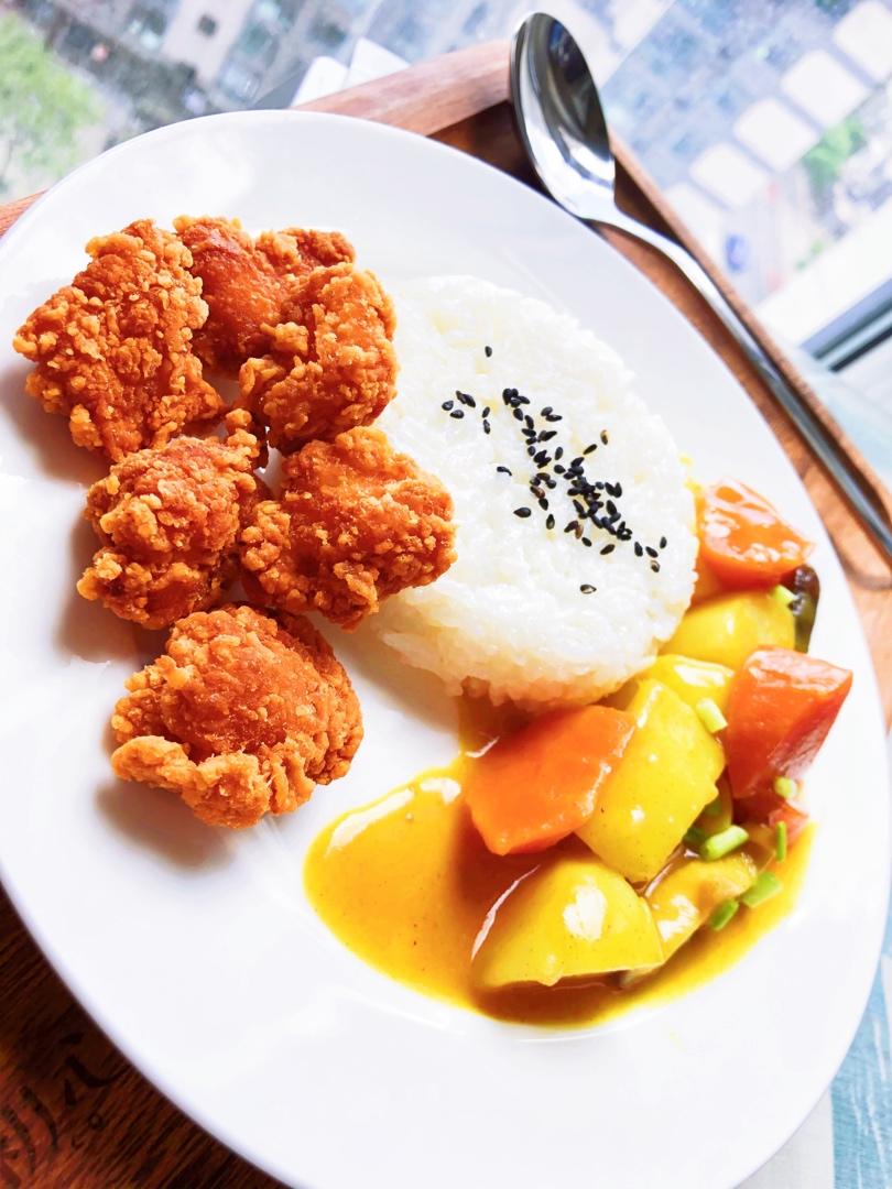 爱美食的贝妈做的炸鸡咖喱饭好吃零难度厨房小白不失误