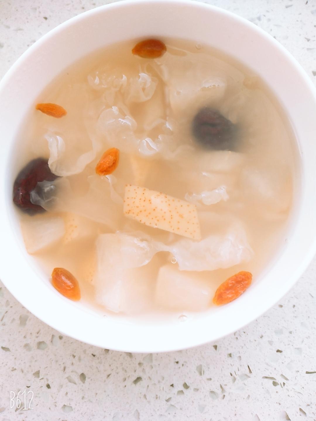 银耳雪梨汤的做法