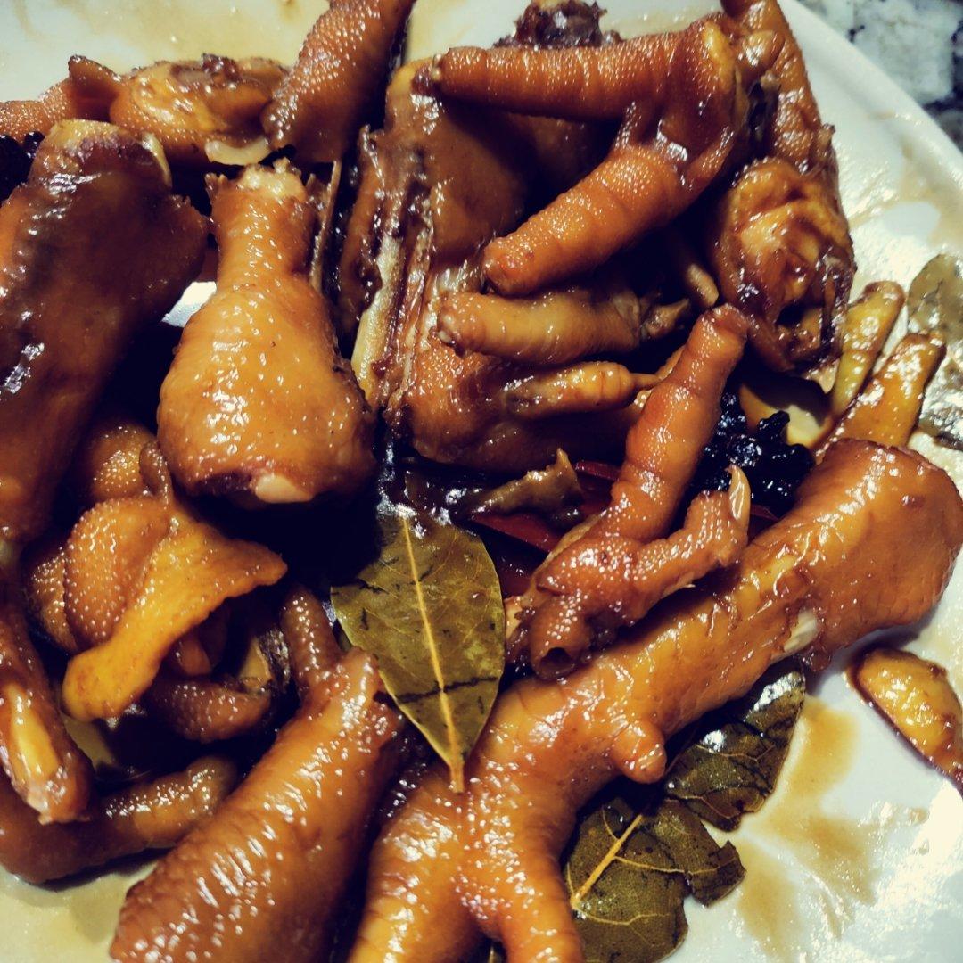 好吃到手指都吃掉的卤鸡爪
