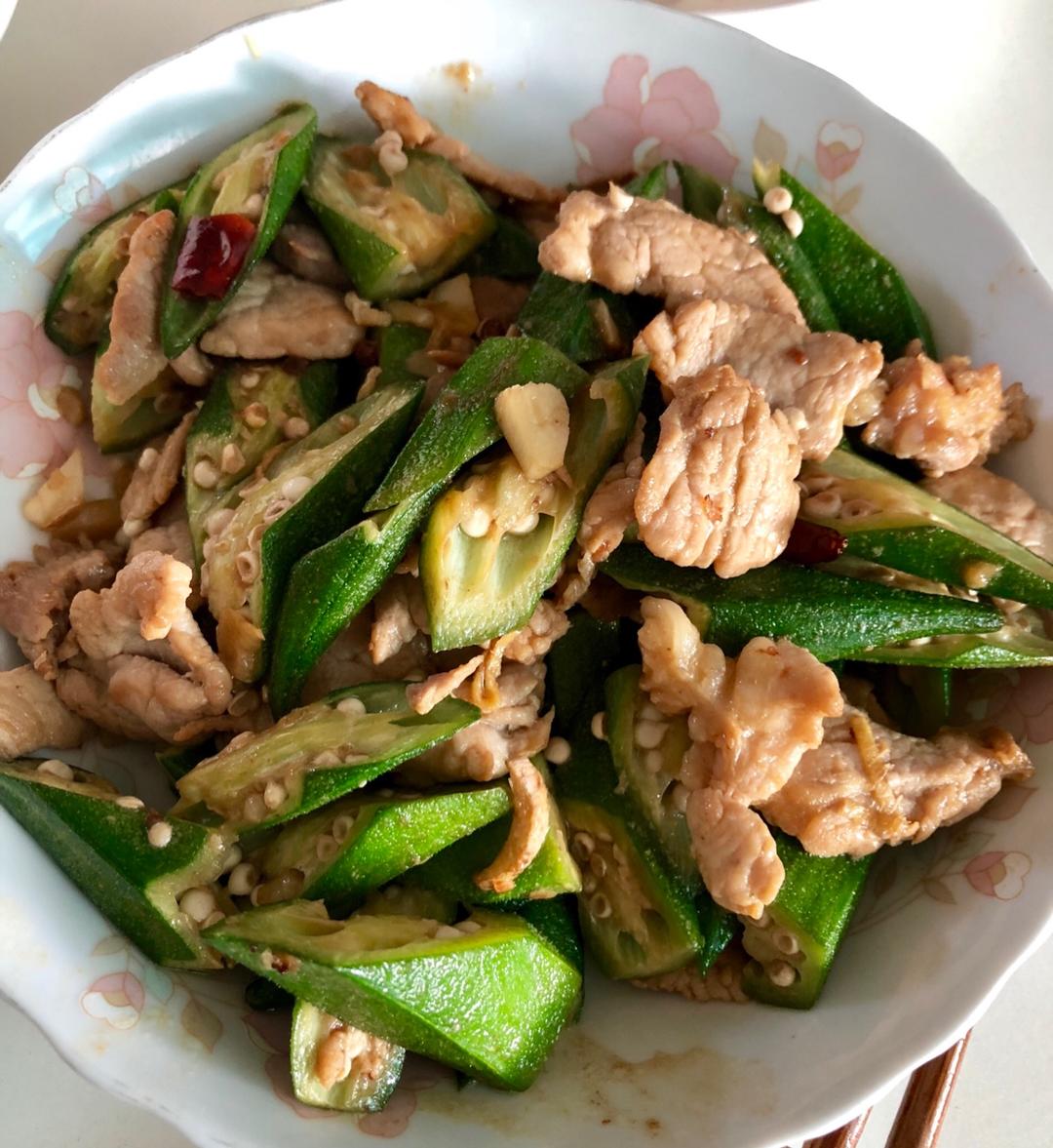 超级下饭的秋葵小炒肉