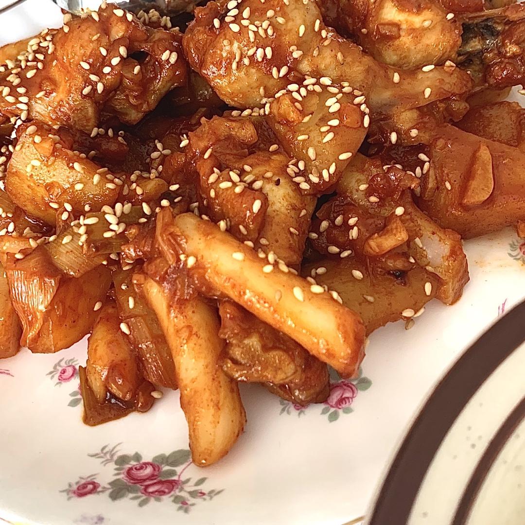 超简单的一锅端韩式炖辣鸡炒年糕