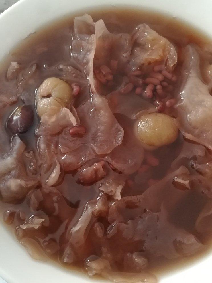 红枣莲子银耳糯米小丸子汤
